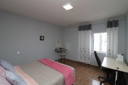 Casa à venda com 300m², 5 quartos e 2 vagasSuíte