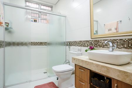 Casa à venda com 280m², 4 quartos e 5 vagasBanheiro da suíte