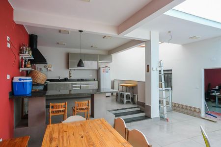 Casa à venda com 280m², 4 quartos e 5 vagasVaranda gourmet