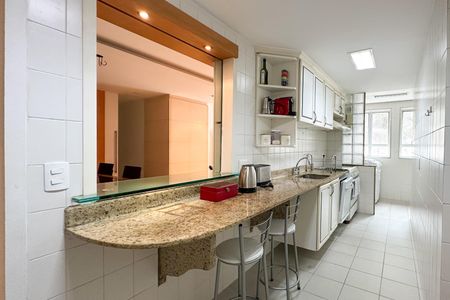 Apartamento à venda com 96m², 2 quartos e 1 vaga Apartamento à venda com 96m², 2 quartos e 1 vagaCozinha