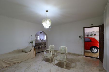 Casa à venda com 250m², 3 quartos e 4 vagasSala