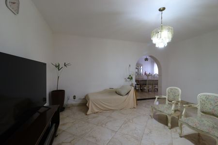 Casa à venda com 250m², 3 quartos e 4 vagasSala