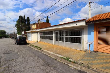 Casa à venda com 250m², 3 quartos e 4 vagasFachada