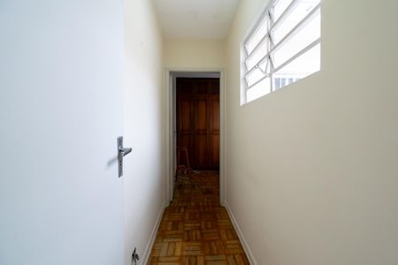Casa à venda com 240m², 4 quartos e 3 vagas Casa à venda com 240m², 4 quartos e 3 vagasCorredor