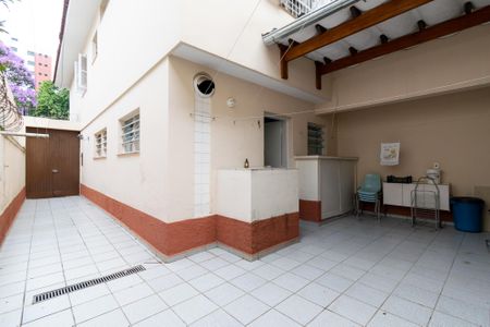 Casa à venda com 240m², 4 quartos e 3 vagas Casa à venda com 240m², 4 quartos e 3 vagasQuintal