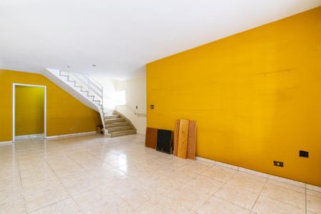 Casa à venda com 240m², 4 quartos e 3 vagas Casa à venda com 240m², 4 quartos e 3 vagasSala
