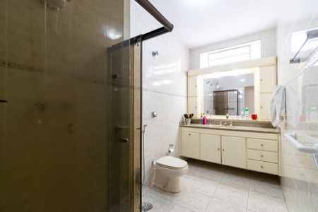 Casa à venda com 240m², 4 quartos e 3 vagas Casa à venda com 240m², 4 quartos e 3 vagasBanheiro Social