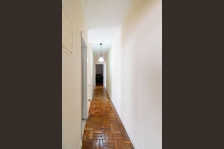 Casa à venda com 240m², 4 quartos e 3 vagas Casa à venda com 240m², 4 quartos e 3 vagasCorredor