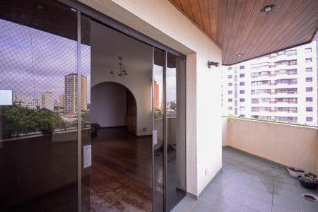 Apartamento à venda com 198m², 3 quartos e 4 vagas Apartamento à venda com 198m², 3 quartos e 4 vagasVaranda da Sala