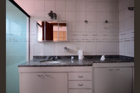 Apartamento à venda com 198m², 3 quartos e 4 vagas Apartamento à venda com 198m², 3 quartos e 4 vagasBanheiro do Quarto 3