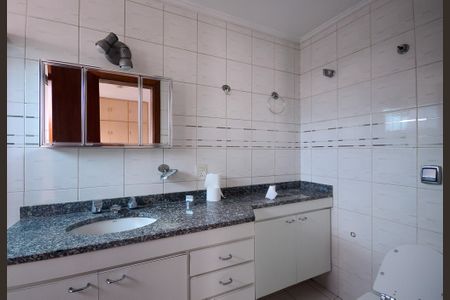 Apartamento à venda com 198m², 3 quartos e 4 vagas Apartamento à venda com 198m², 3 quartos e 4 vagasBanheiro do Quarto 3