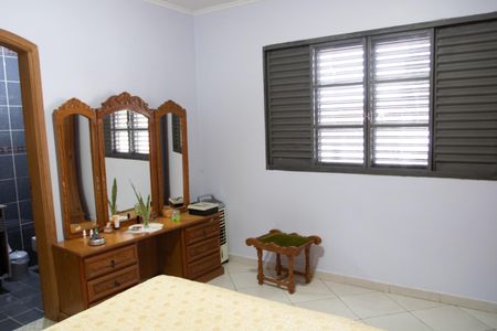 Casa à venda com 415m², 4 quartos e 1 vaga Casa à venda com 415m², 4 quartos e 1 vagaQUARTO 2- CASA 1