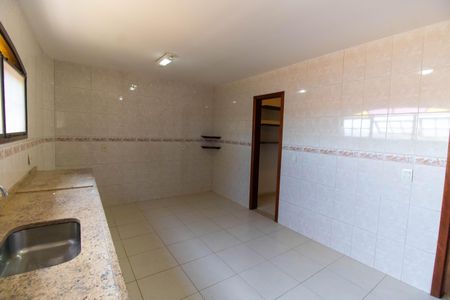 Casa de condomínio à venda com 300m², 3 quartos e 3 vagas Casa de condomínio à venda com 300m², 3 quartos e 3 vagasCozinha