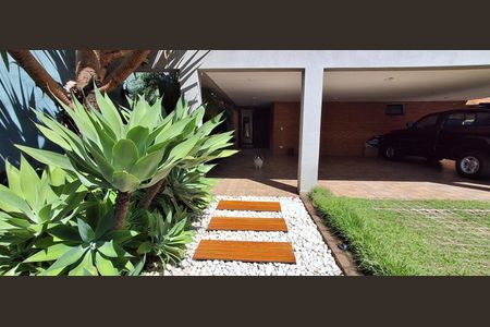 Casa à venda com 330m², 3 quartos e 7 vagasEntrada