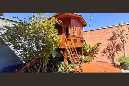 Casa à venda com 330m², 3 quartos e 7 vagasCasa na árvore