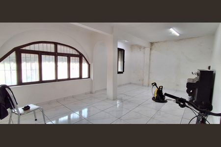 Casa à venda com 240m², 2 quartos e 3 vagasSala