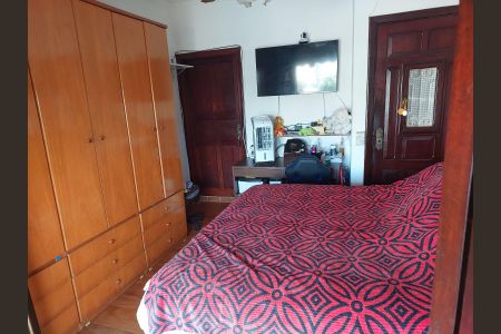 Casa à venda com 240m², 2 quartos e 3 vagasSuíte