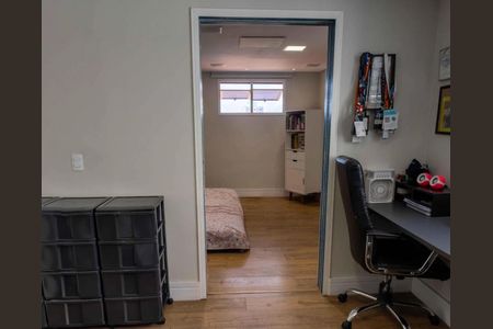 Casa de condomínio à venda com 140m², 3 quartos e 2 vagas Casa de condomínio à venda com 140m², 3 quartos e 2 vagasEscritório