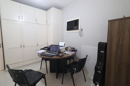 Apartamento à venda com 186m², 3 quartos e 2 vagasQuarto 01