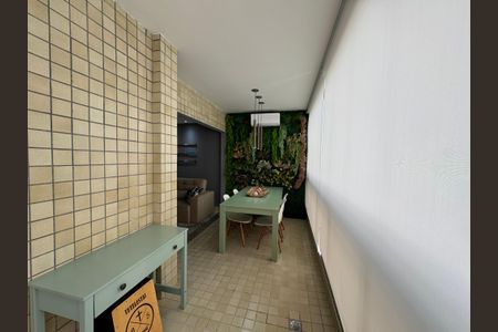 Apartamento à venda com 96m², 3 quartos e 2 vagas Apartamento à venda com 96m², 3 quartos e 2 vagasVaranda