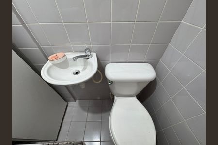 Apartamento à venda com 96m², 3 quartos e 2 vagas Apartamento à venda com 96m², 3 quartos e 2 vagasCozinha e Área de Serviço - Banheiro