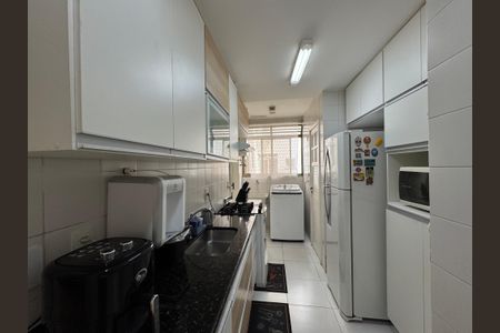 Apartamento à venda com 96m², 3 quartos e 2 vagas Apartamento à venda com 96m², 3 quartos e 2 vagasCozinha e Área de Serviço