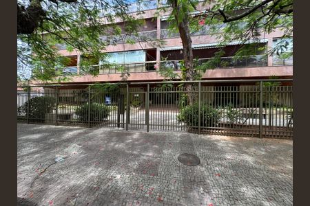 Apartamento à venda com 96m², 3 quartos e 2 vagas Apartamento à venda com 96m², 3 quartos e 2 vagasFachada e placa