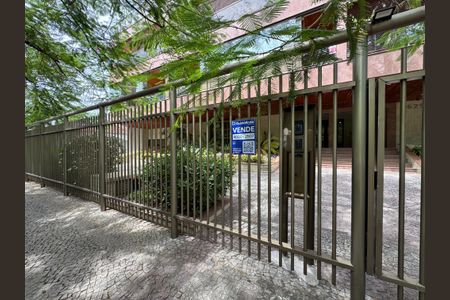 Apartamento à venda com 96m², 3 quartos e 2 vagas Apartamento à venda com 96m², 3 quartos e 2 vagasFachada e placa