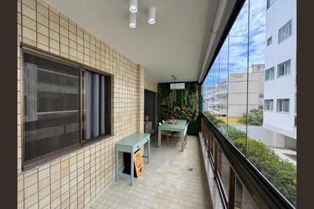 Apartamento à venda com 96m², 3 quartos e 2 vagas Apartamento à venda com 96m², 3 quartos e 2 vagasVaranda