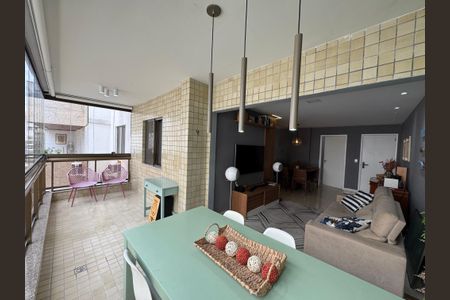 Apartamento à venda com 96m², 3 quartos e 2 vagas Apartamento à venda com 96m², 3 quartos e 2 vagasVaranda