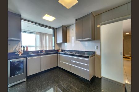 Apartamento à venda com 147m², 3 quartos e 3 vagas Apartamento à venda com 147m², 3 quartos e 3 vagasCozinha