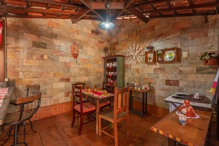 Casa à venda com 150m², 3 quartos e 3 vagas Casa à venda com 150m², 3 quartos e 3 vagasEspaço Gourmet