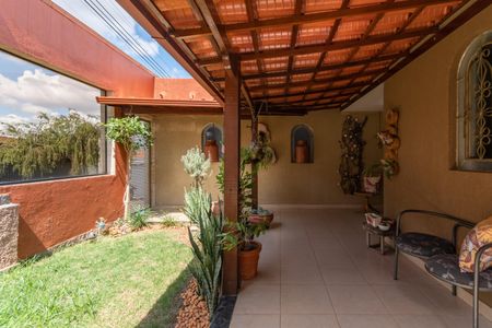 Casa à venda com 150m², 3 quartos e 3 vagas Casa à venda com 150m², 3 quartos e 3 vagasEntrada