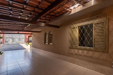 Casa à venda com 150m², 3 quartos e 3 vagas Casa à venda com 150m², 3 quartos e 3 vagasEntrada - Garagem