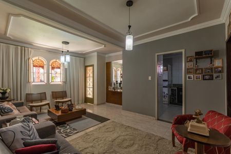 Casa à venda com 150m², 3 quartos e 3 vagas Casa à venda com 150m², 3 quartos e 3 vagasSala