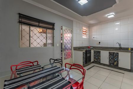Casa à venda com 150m², 3 quartos e 3 vagas Casa à venda com 150m², 3 quartos e 3 vagasCozinha