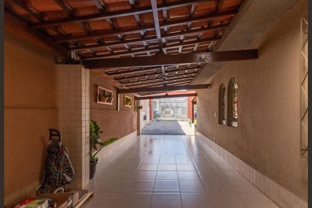 Casa à venda com 150m², 3 quartos e 3 vagas Casa à venda com 150m², 3 quartos e 3 vagasEntrada - Garagem