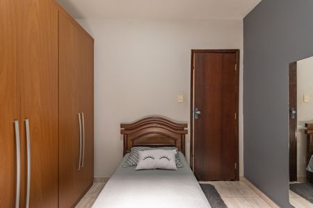 Casa à venda com 150m², 3 quartos e 3 vagas Casa à venda com 150m², 3 quartos e 3 vagasQuarto 2