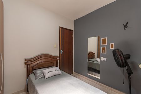 Casa à venda com 150m², 3 quartos e 3 vagas Casa à venda com 150m², 3 quartos e 3 vagasQuarto 2