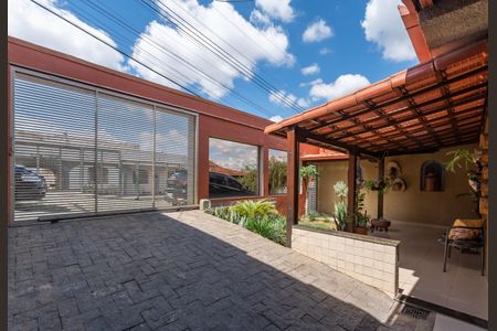 Casa à venda com 150m², 3 quartos e 3 vagas Casa à venda com 150m², 3 quartos e 3 vagasEntrada