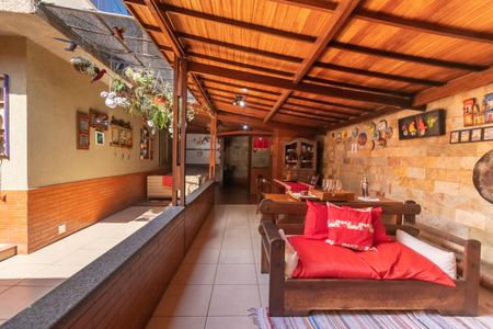 Casa à venda com 150m², 3 quartos e 3 vagas Casa à venda com 150m², 3 quartos e 3 vagasEspaço Gourmet