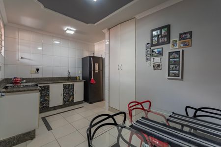 Casa à venda com 150m², 3 quartos e 3 vagas Casa à venda com 150m², 3 quartos e 3 vagasCozinha