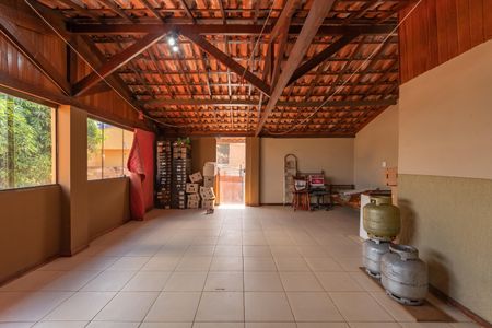 Casa à venda com 150m², 3 quartos e 3 vagas Casa à venda com 150m², 3 quartos e 3 vagasTerraço