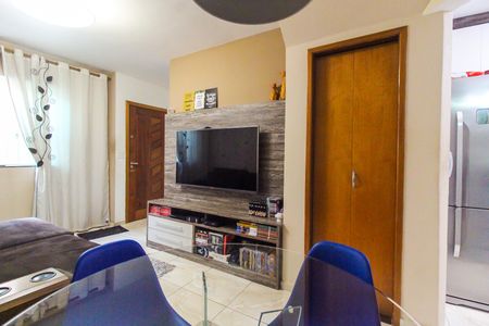 Casa de condomínio à venda com 56m², 2 quartos e 1 vaga Casa de condomínio à venda com 56m², 2 quartos e 1 vagaSala