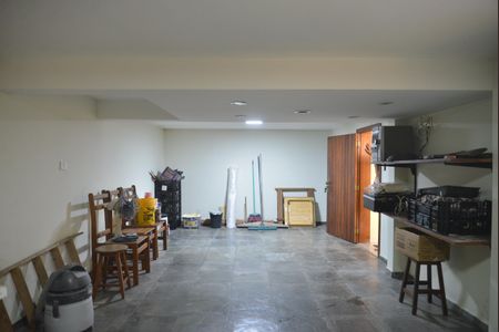 Casa para alugar com 286m², 6 quartos e 6 vagasPorão