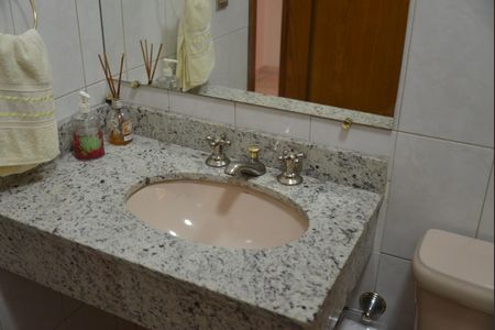 Casa para alugar com 286m², 6 quartos e 6 vagasBanheiro Social