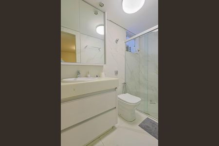 Casa à venda com 399m², 3 quartos e 3 vagasBanheiro da Suíte