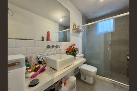 Casa de condomínio à venda com 240m², 2 quartos e 2 vagasBanheiro Social