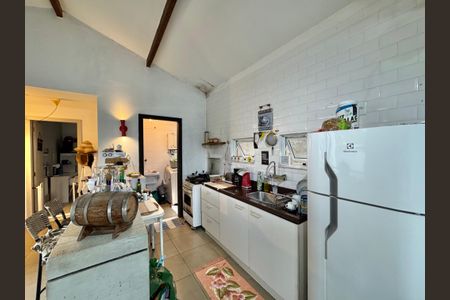 Casa de condomínio à venda com 240m², 2 quartos e 2 vagasCozinha e Área de Serviço