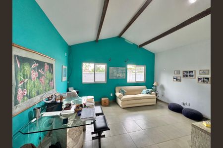 Casa de condomínio à venda com 240m², 2 quartos e 2 vagasSala